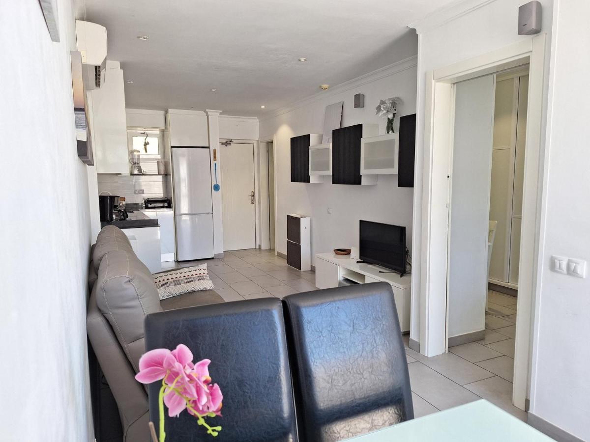 Solaris - Refurbished, Top Floor, Sea Views Puerto Rico  Eksteriør bilde